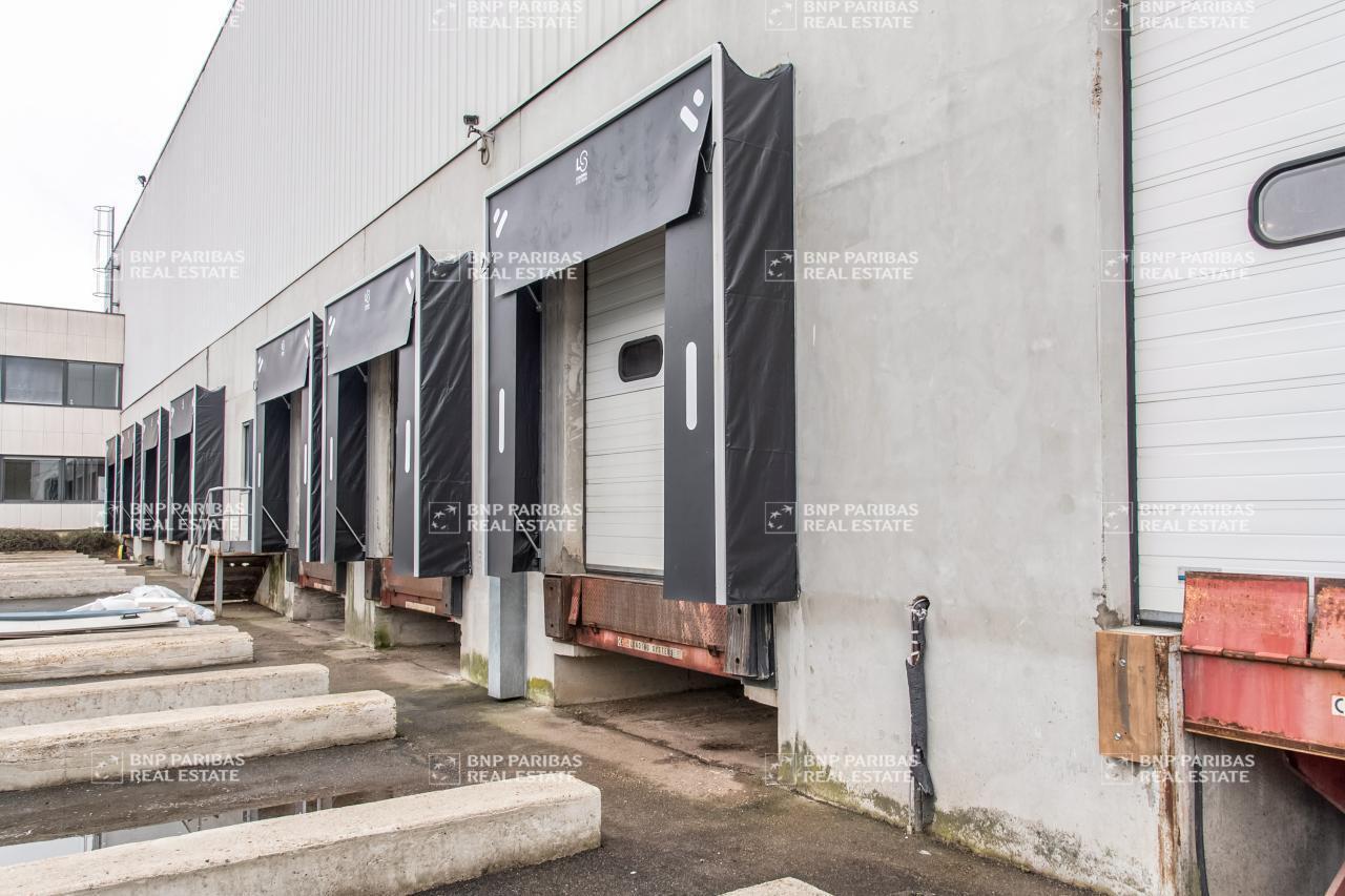Light Industrial in Bondoufle to rent Building Photo- Image 1 of 13