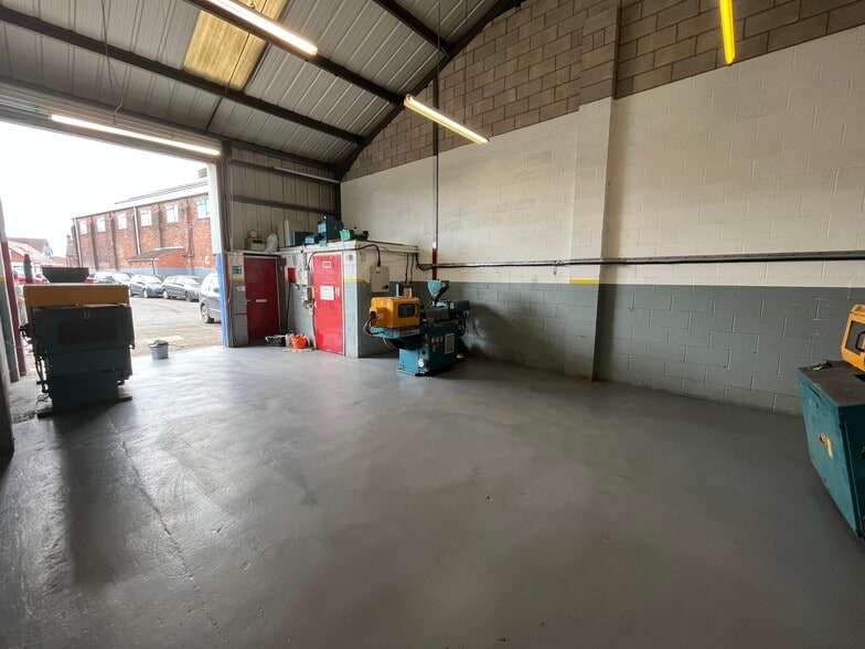 Unit 21 Steel Fabs Industrial Estate, Victoria Crescent, Burton On Trent to rent - Interior Photo - Image 3 of 3