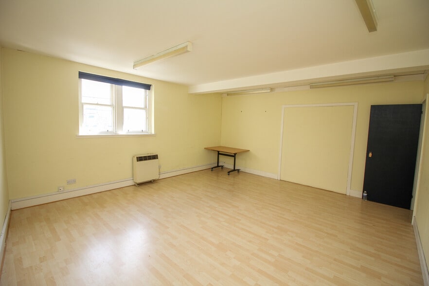 20-22 High St, Hawick to rent - Building Photo - Image 3 of 9