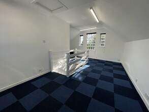 9 High St, Burnham to rent Interior Photo- Image 2 of 3