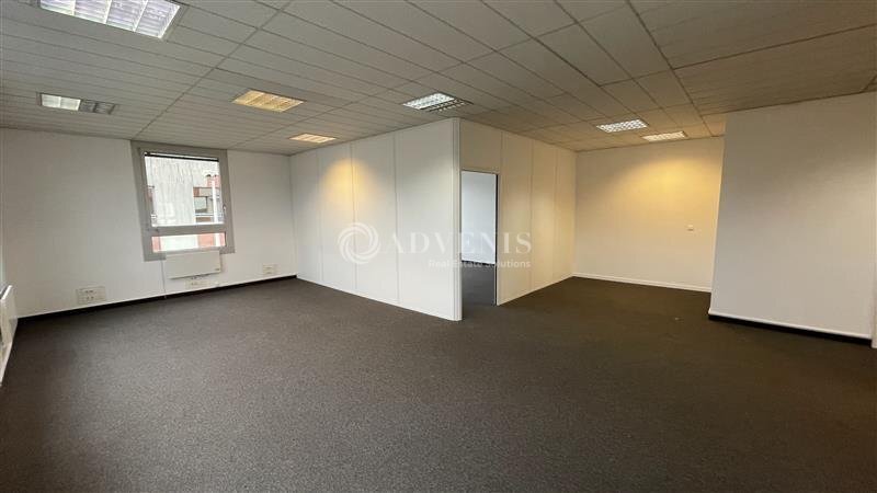 Office in Émerainville for sale - Interior Photo - Image 2 of 10