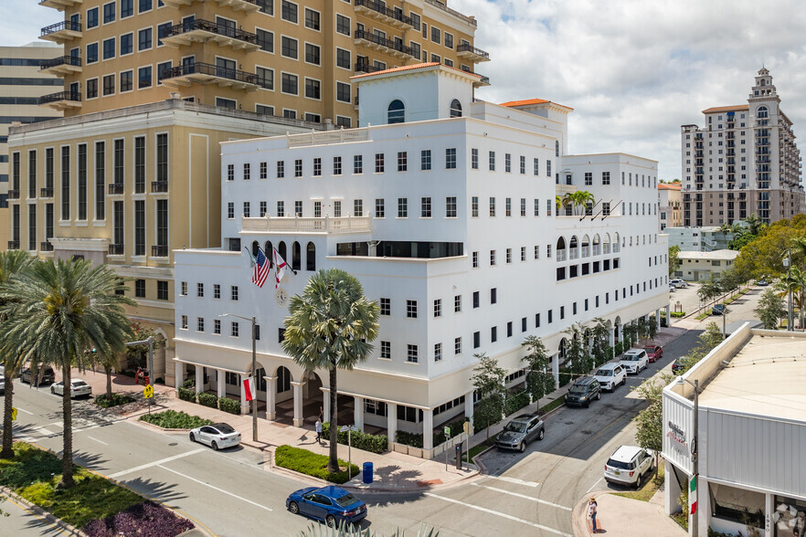 2000 Ponce de Leon Blvd, Coral Gables, FL for rent - Primary Photo - Image 1 of 5