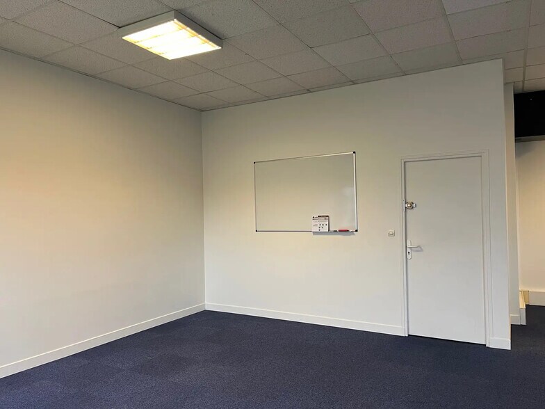 Office in Bièvres to rent - Interior Photo - Image 3 of 11