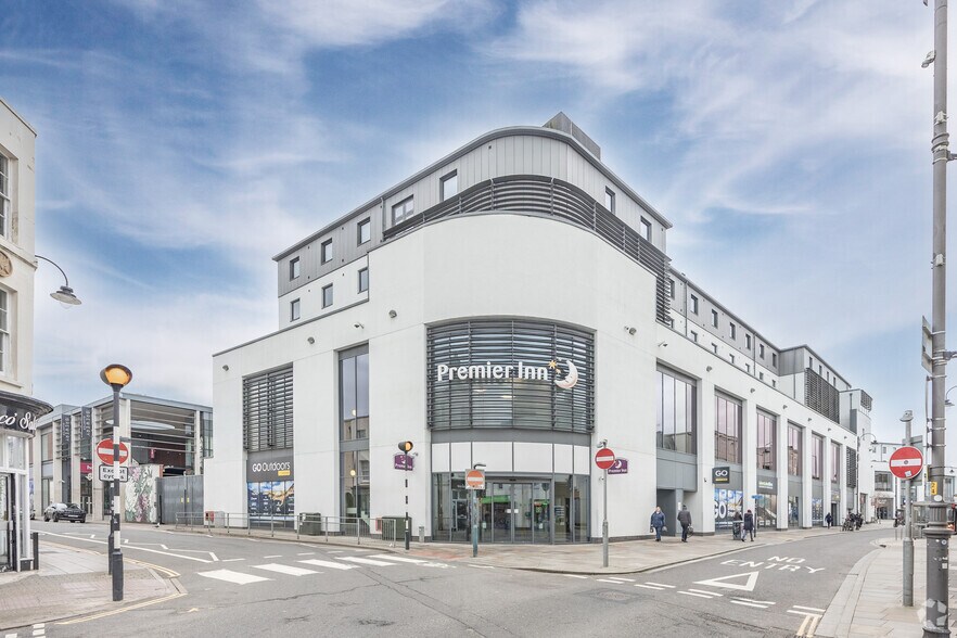 Henrietta St, Cheltenham to rent - Building Photo - Image 3 of 9