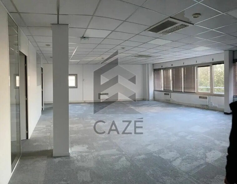 Office in Mérignac to rent - Interior Photo - Image 2 of 6