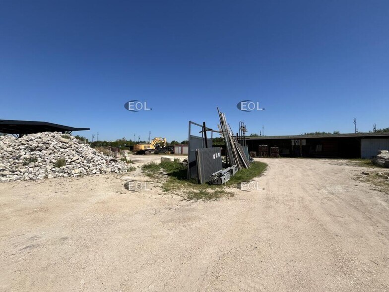 Land in Chambourcy to rent - Building Photo - Image 1 of 7