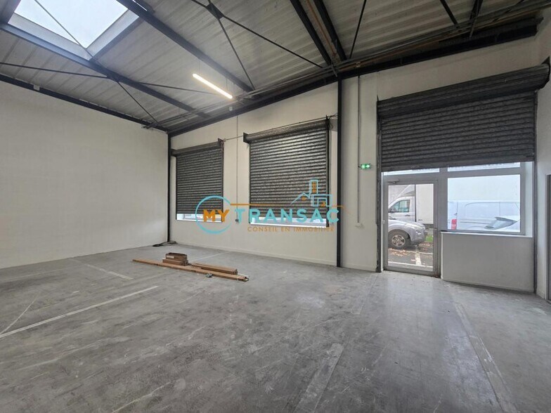 Light Industrial in Ivry-sur-Seine to rent - Interior Photo - Image 3 of 7