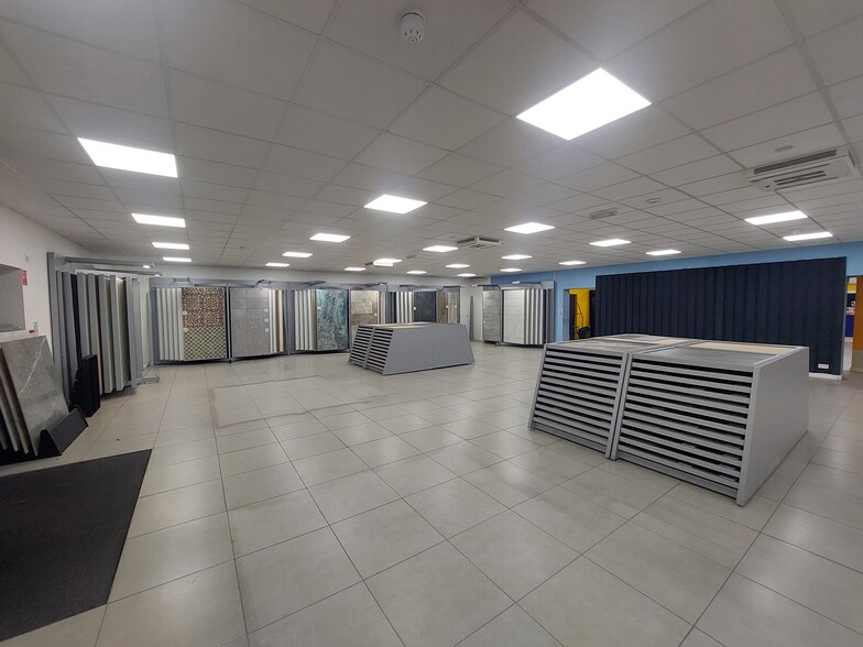 19 Kerse Rd, Stirling to rent - Building Photo - Image 2 of 2