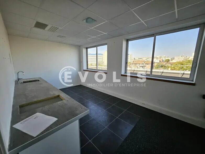 Office in Arcueil to rent - Building Photo - Image 3 of 35