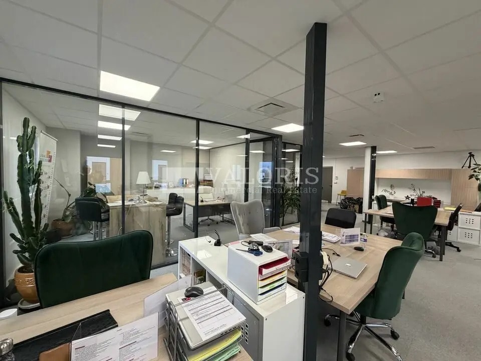 Location Bureaux 140 m² - Photo 1