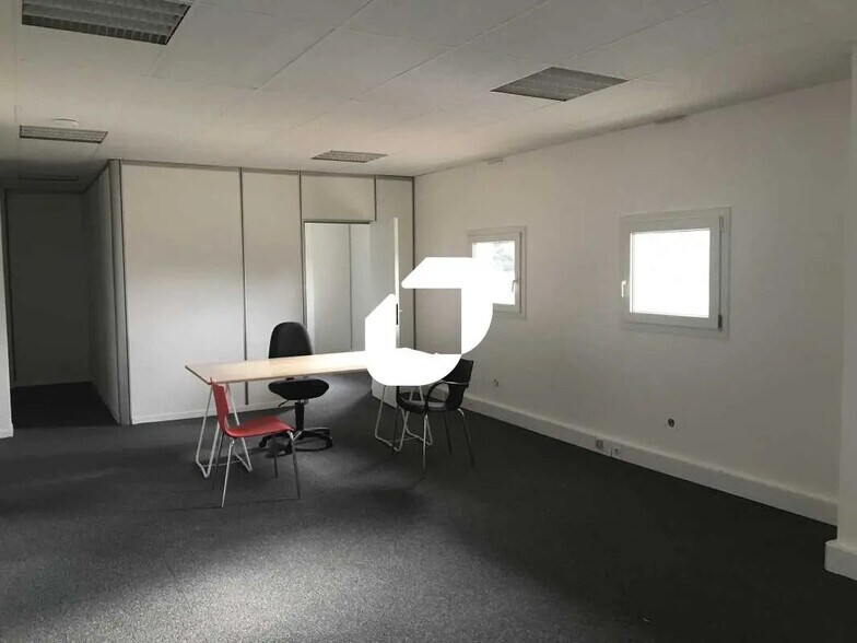 155 Rue Du Président Roosevelt, Saint-Germain-en-Laye to rent - Interior Photo - Image 3 of 5