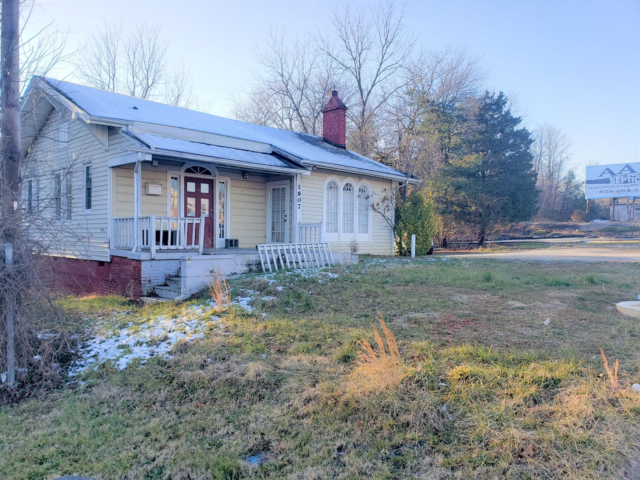 1907 Asheville Hwy, Hendersonville, NC for sale Building Photo- Image 1 of 1