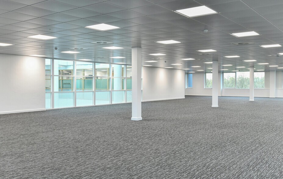 Bickenhill Ln, Birmingham to rent - Building Photo - Image 3 of 30