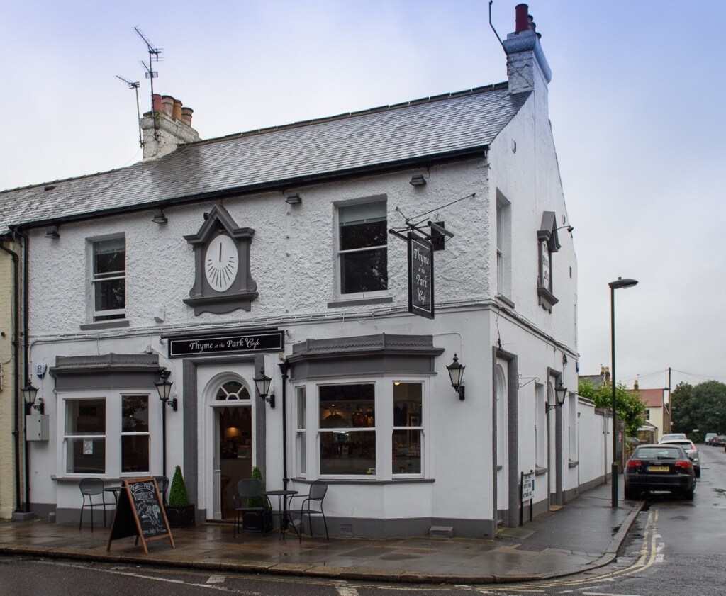 29 High St, Hampton for sale Primary Photo- Image 1 of 1