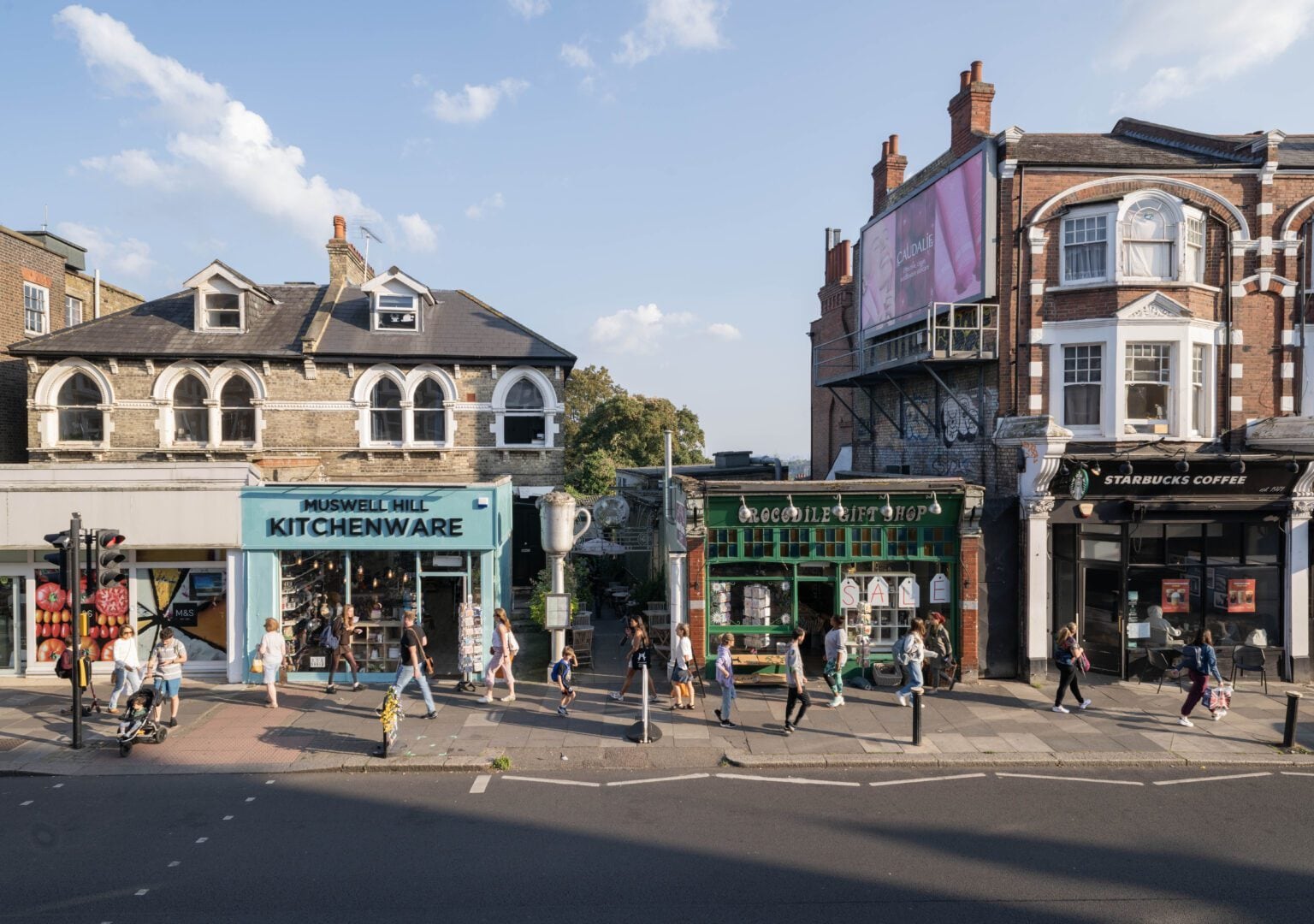 120/124 Muswell Hill Broadway portfolio of 2 properties for sale on LoopNet.co.uk Primary Photo- Image 1 of 3