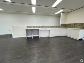 80 Civic Dr, Ipswich to rent Interior Photo- Image 1 of 2