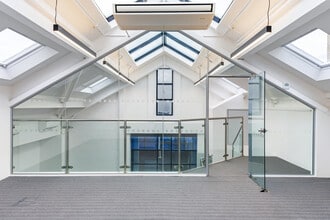 1B Hollywood Rd, London to rent Interior Photo- Image 1 of 1