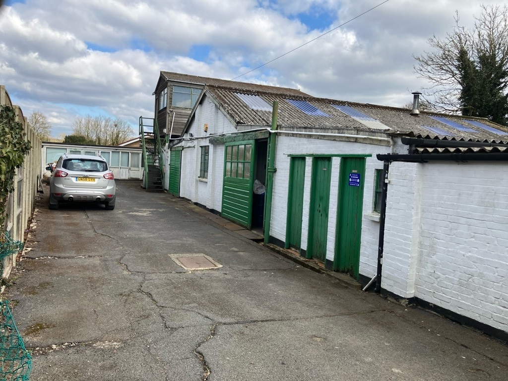 Hathersham Close, Smallfield to rent Building Photo- Image 1 of 2