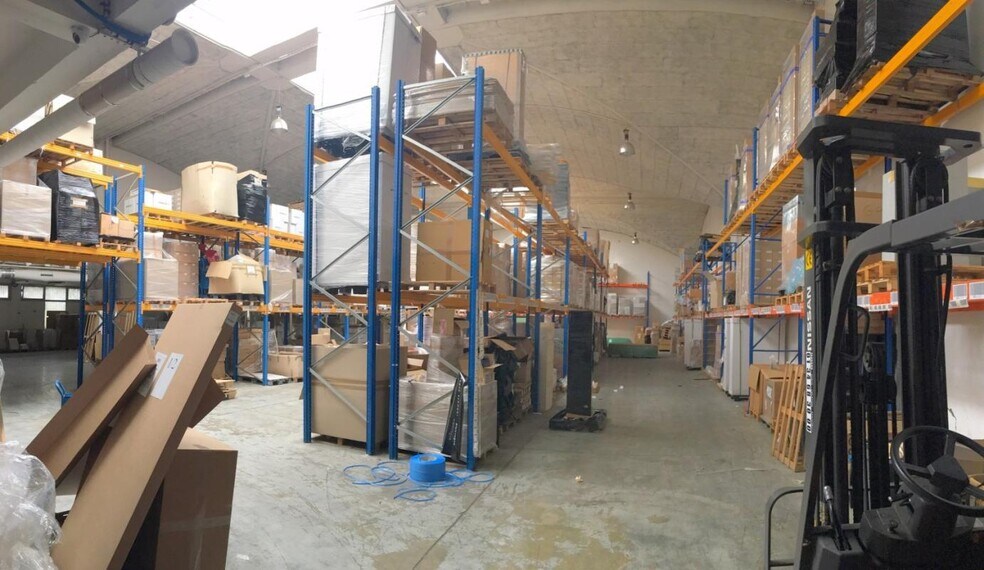 Light Industrial in Carrières-sur-Seine to rent - Interior Photo - Image 3 of 10