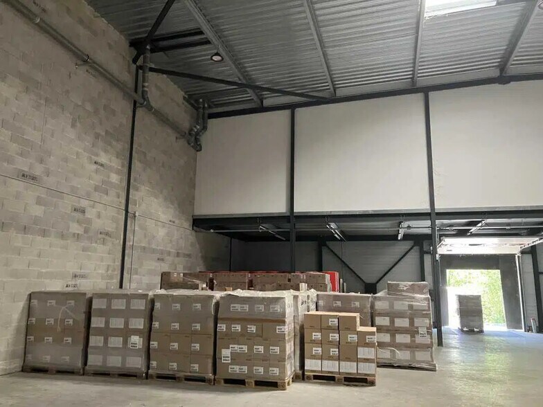 230 Rue Henri Delaunay, Aix-en-Provence to rent - Building Photo - Image 3 of 21