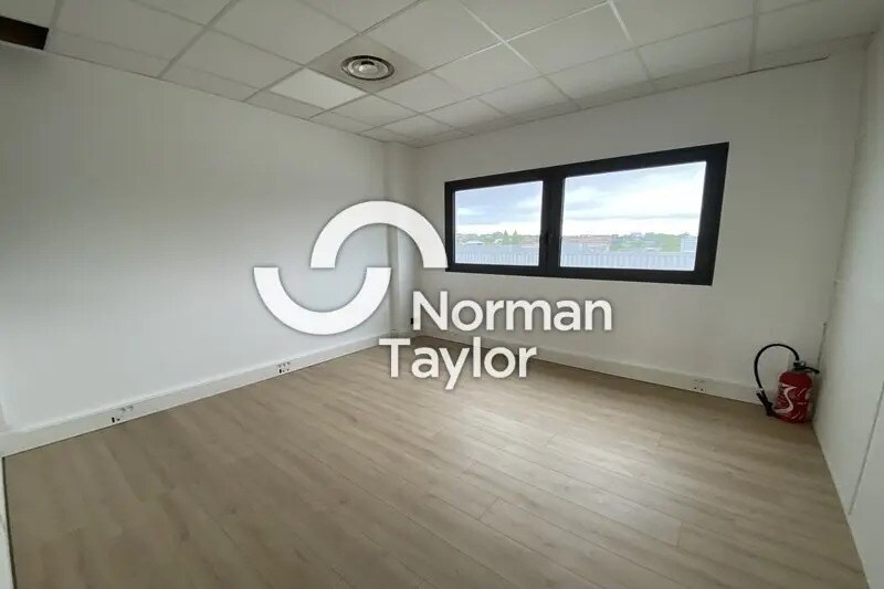 Industrial in Montpellier to rent - Building Photo - Image 3 of 12