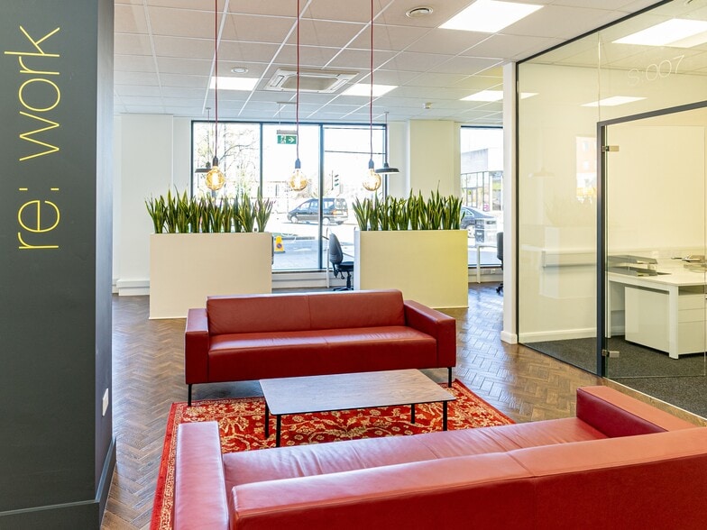 42-44 High St, Slough to rent - Building Photo - Image 2 of 27