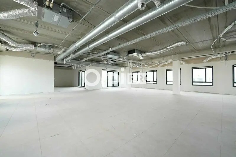 Office in Genas to rent - Interior Photo - Image 3 of 9