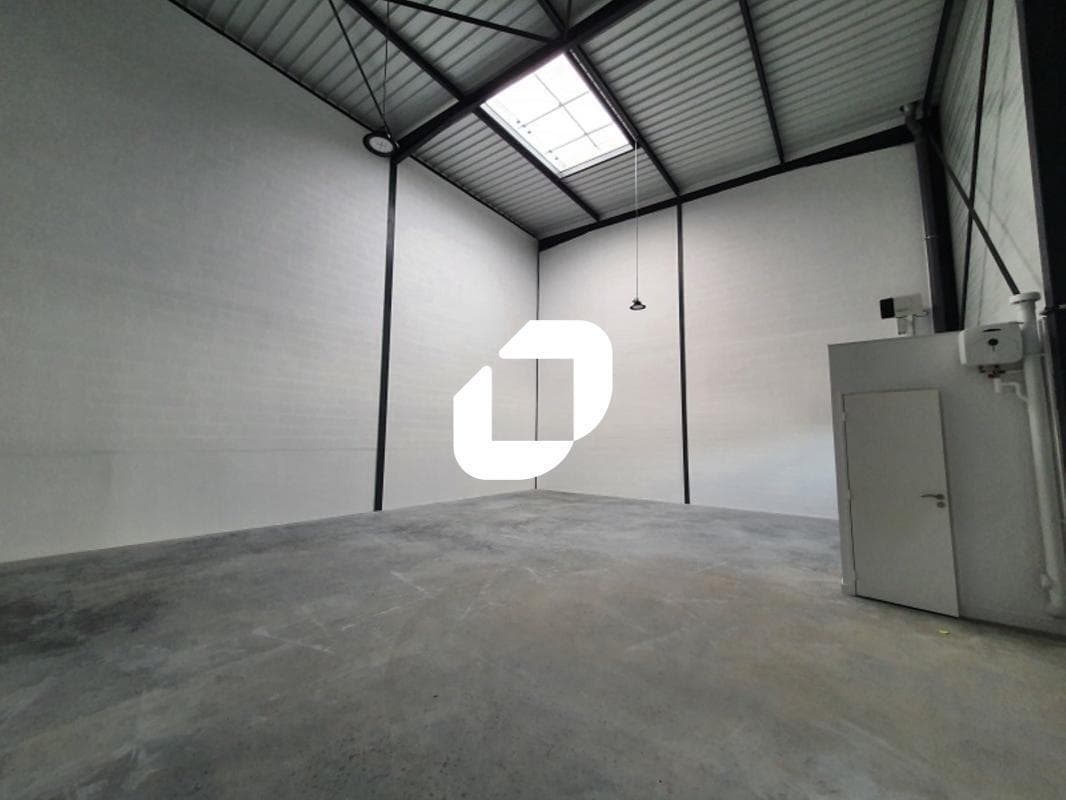 Light Industrial in Bussy-Saint-Georges to rent Interior Photo- Image 1 of 29