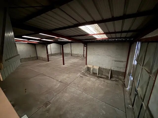 Light Industrial in Saint-Laurent-de-Mure to rent - Interior Photo - Image 2 of 6