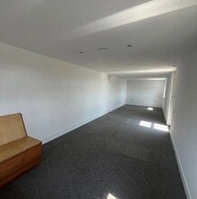 Treloggan Rd, Newquay to rent Interior Photo- Image 1 of 2