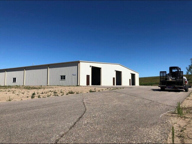 More details for 2101 SE 31st St, Minot, ND - Industrial for Sale