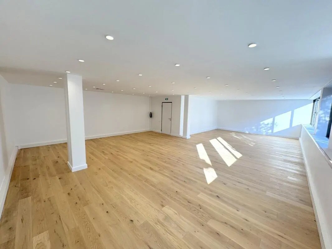 Office in Viroflay to rent Interior Photo- Image 1 of 9