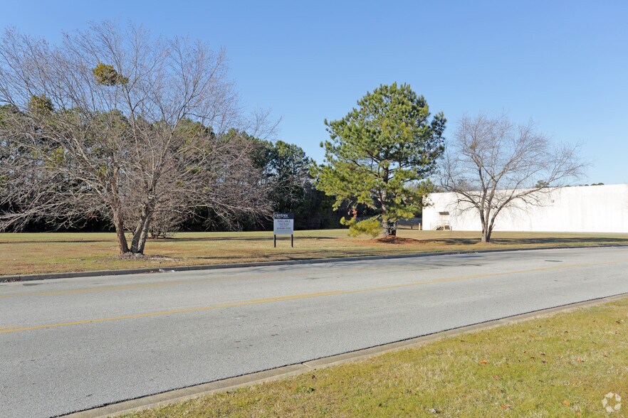 Landmark Dr, Goldsboro, NC for rent - Building Photo - Image 2 of 3