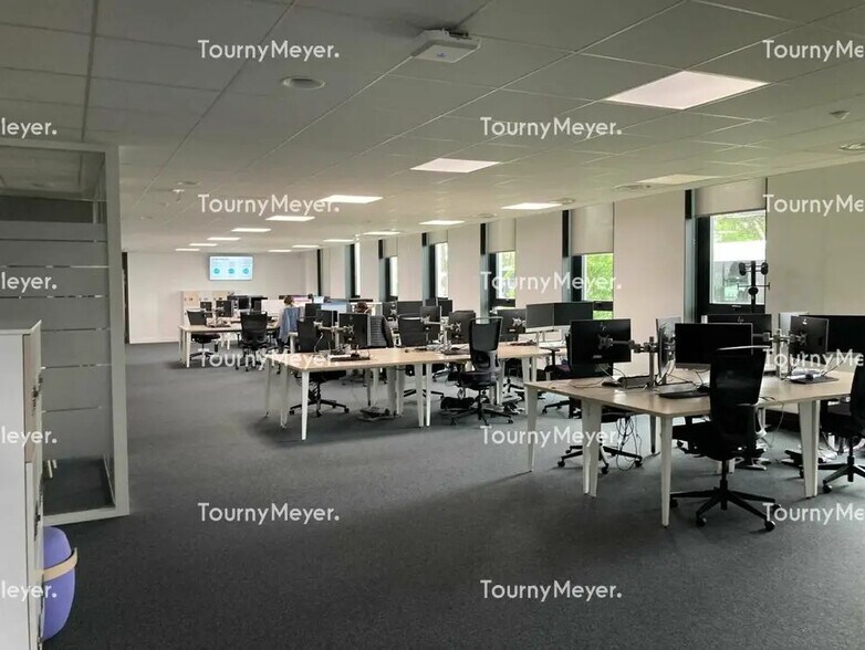 Office in Mérignac to rent - Building Photo - Image 3 of 12