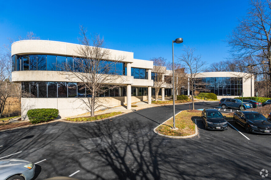 8000 Corporate Dr, Landover, MD for sale - Building Photo - Image 1 of 1