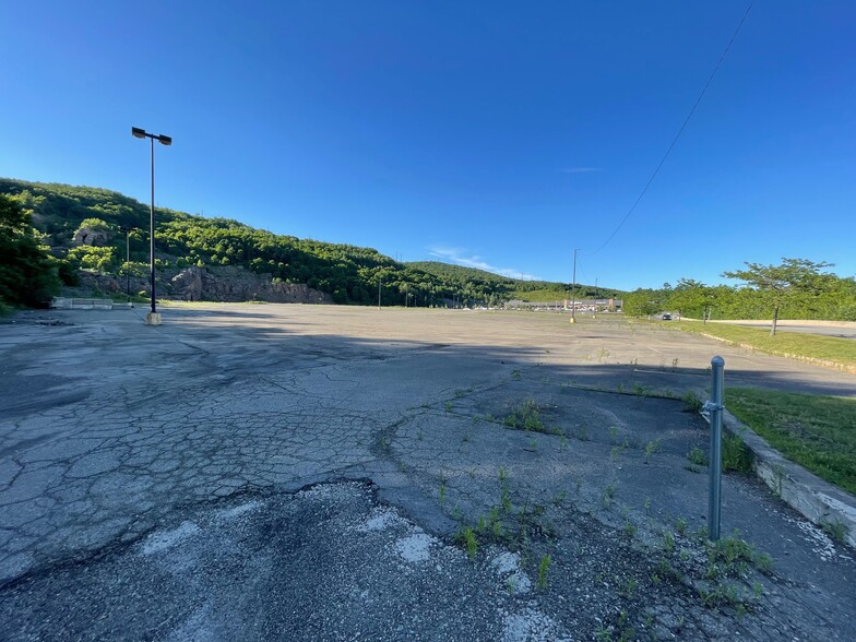 Scranton Carbondale Highway, Scranton, PA for rent - Primary Photo - Image 1 of 5