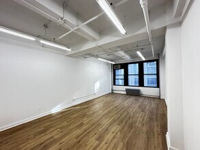 325 W 38th St, New York, NY for rent Building Photo- Image 2 of 6