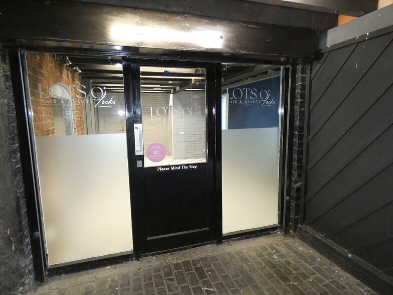 Garth Ln, Grimsby for sale - Primary Photo - Image 1 of 1