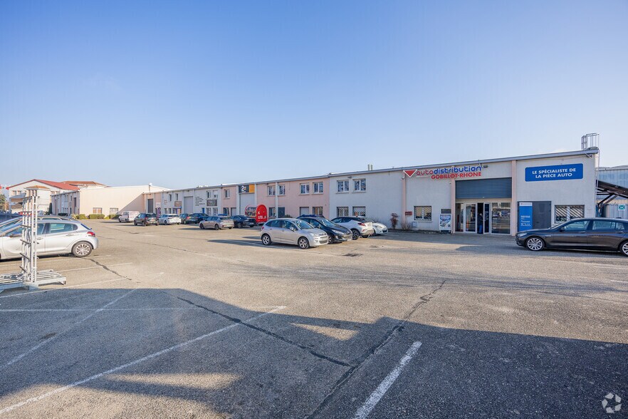 31 Rue Wilson, Décines-Charpieu to rent - Building Photo - Image 1 of 14