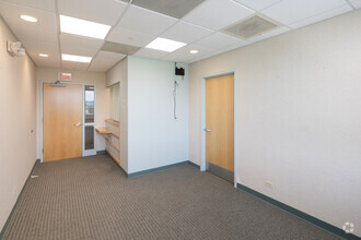 1445 N Hunt Club Rd, Gurnee, IL for rent Interior Photo- Image 1 of 2