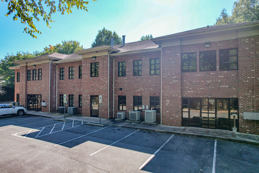 5500 W Friendly Ave, Greensboro, NC for rent - Building Photo - Image 3 of 6