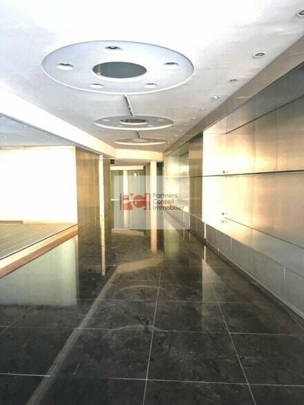 Retail in Avignon for sale - Interior Photo - Image 2 of 4