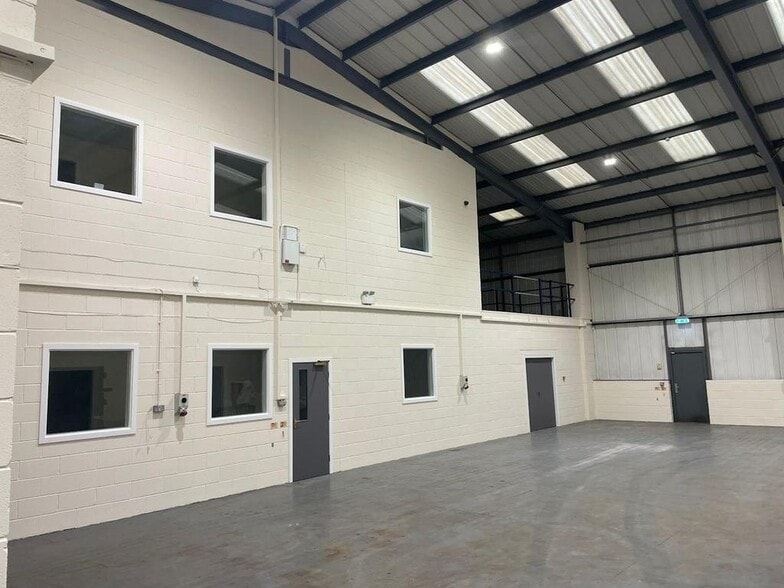 Eagle Way, Rochdale to rent - Building Photo - Image 3 of 4