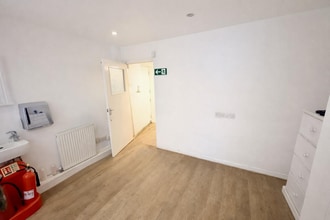 27 Haven Ln, London to rent Interior Photo- Image 2 of 5