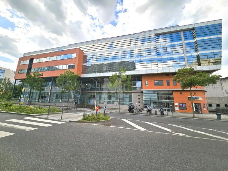 Office in Massy to rent - Building Photo - Image 2 of 14