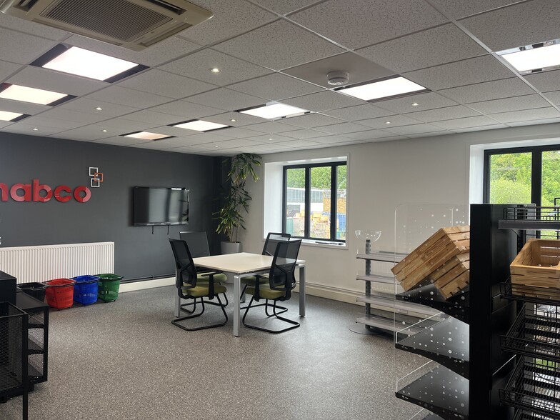 Ashley Rd, St Albans to rent - Building Photo - Image 3 of 4