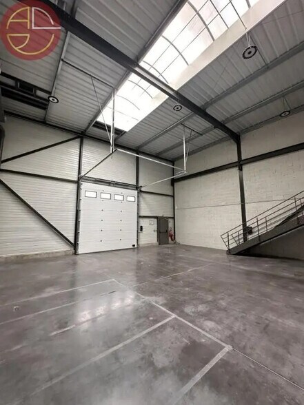 Industrial in Colomiers to rent - Interior Photo - Image 3 of 13