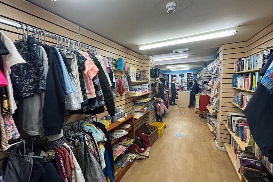 44 The Borough, Farnham to rent - Building Photo - Image 3 of 4