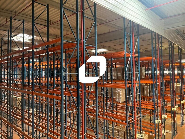 Industrial in Saint-Quentin-Fallavier to rent - Interior Photo - Image 2 of 17