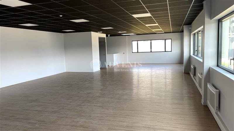 Light Industrial in Courtry for sale - Interior Photo - Image 3 of 7
